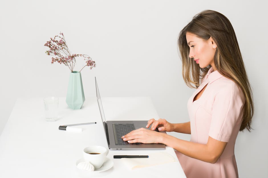 Elevate Your Work Experience with a Standing Desk: The Future of Productive Workspaces