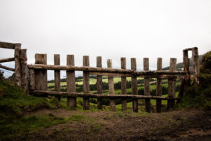 Can you build a fence without digging?